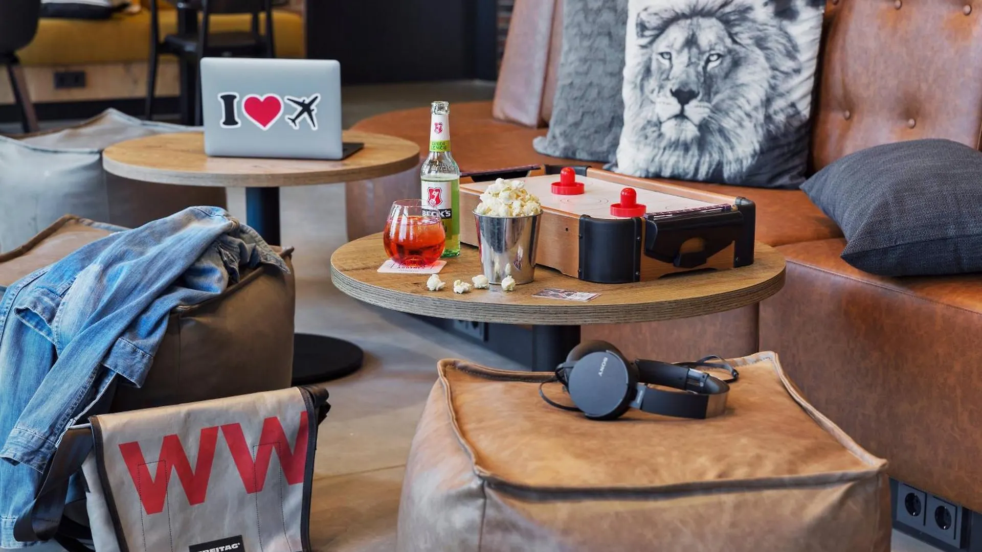 Moxy Frankfurt Airport Kelsterbach Hotel